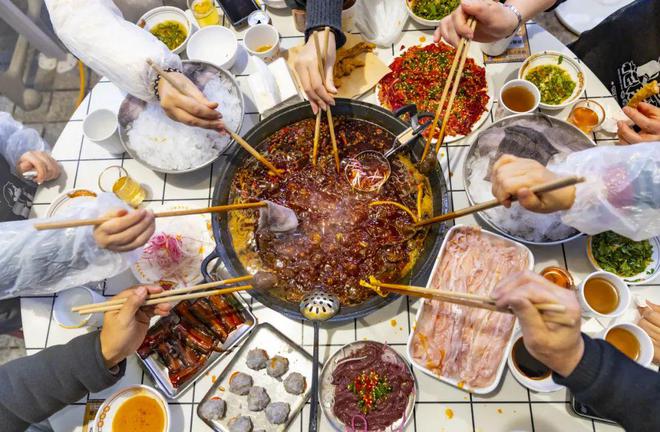 火锅“涮出”3千亿大市场麻将胡了2热辣滚烫！重庆(图4)