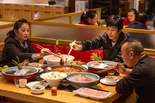 火锅“涮出”3千亿大市场麻将胡了2热辣滚烫！重庆(图2)
