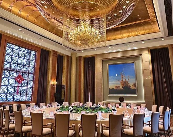 希尔顿快让县城年轻人爽翻了麻将胡了2200元一晚的(图2)