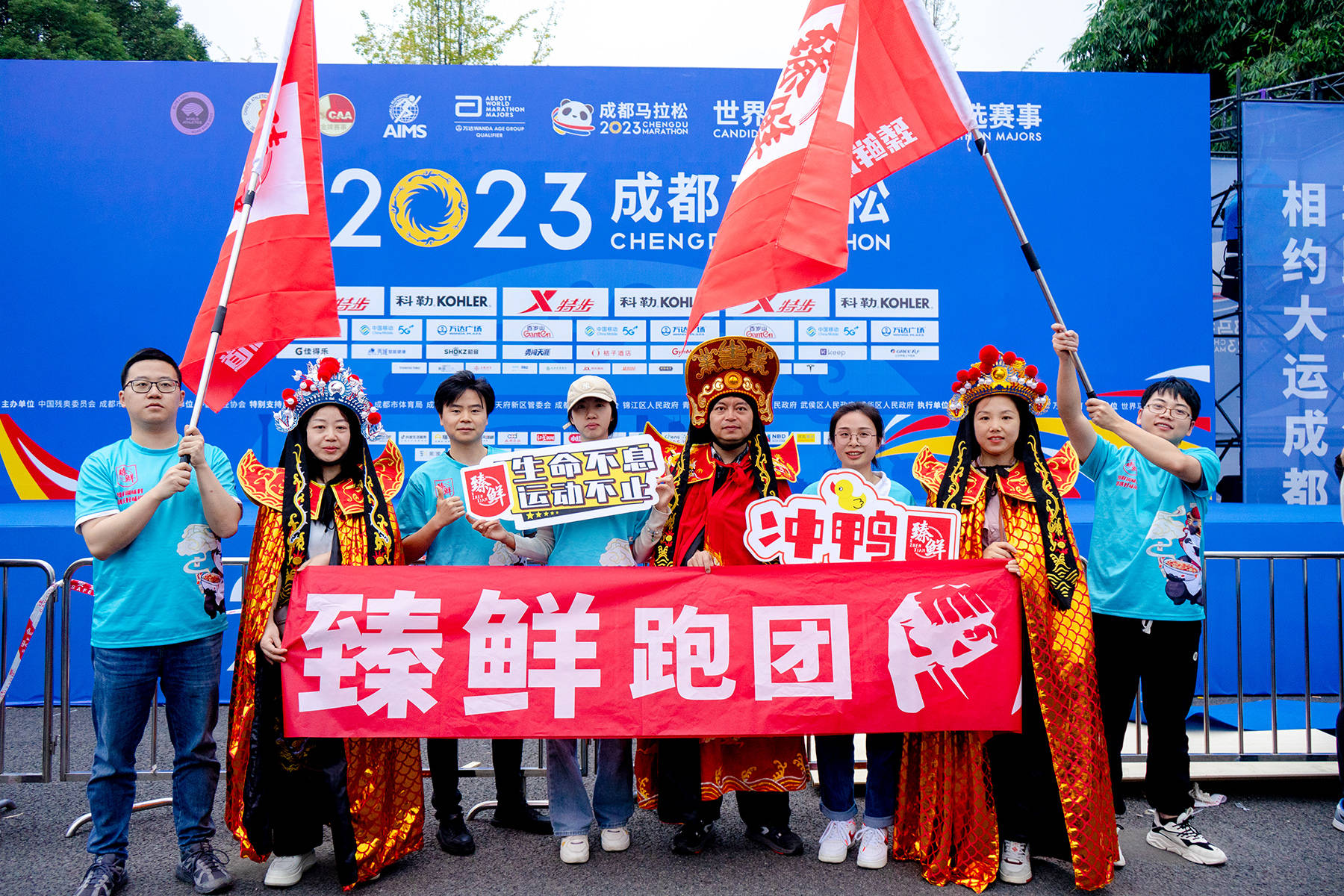 庆火锅料服务商竟让海底捞都坐不住了！PG电子麻将胡了2模拟器震惊！这家重(图2)